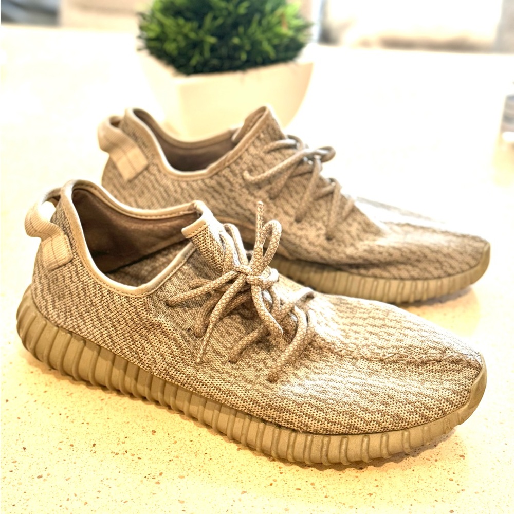 Yeezy Moonrock 350 originals . 100 percent guaranteed authentic.